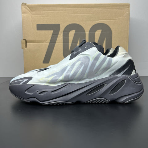 yeezy boost 700 inertia box 2019 'Inertia' Dirty Luxury Closet Padded tongue and collar SIZE 10 Yeezy 700 Inertia